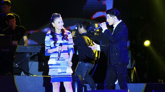 Lặng người nghe Thu Minh và Noo Phước Thịnh hát nhạc cách mạng