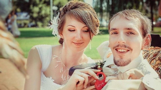 Cô gái vượt 3.000 km cưới chàng trai teo cơ, quen qua mạng