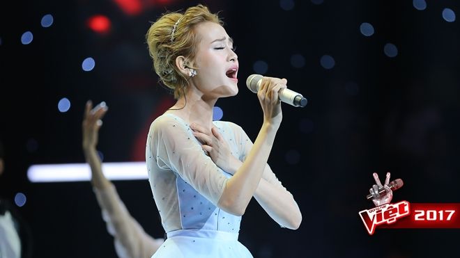 Hiền Hồ hóa công chúa Cinderella, hát nhạc phim 'Em là bà nội của anh' kết thúc trọn vẹn đêm loại trực tiếp