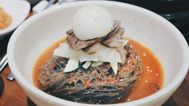Naengmyeon - Món mì ăn cùng đá lạnh mát rượi đến từ xứ Kim Chi