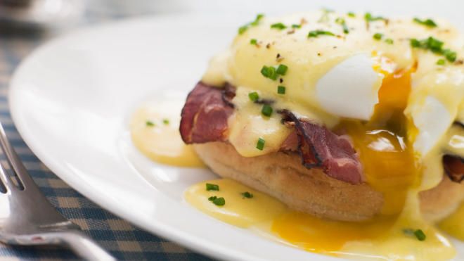 Egg Benedict - Bữa sáng toả nắng cho kì nghỉ lễ