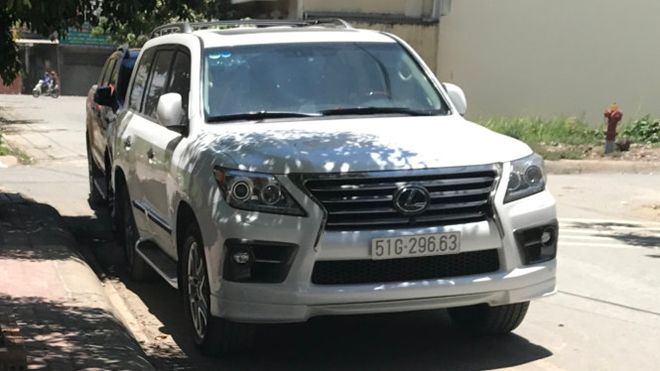 'Chồng xác' xe sang nhập lậu lên xe nát