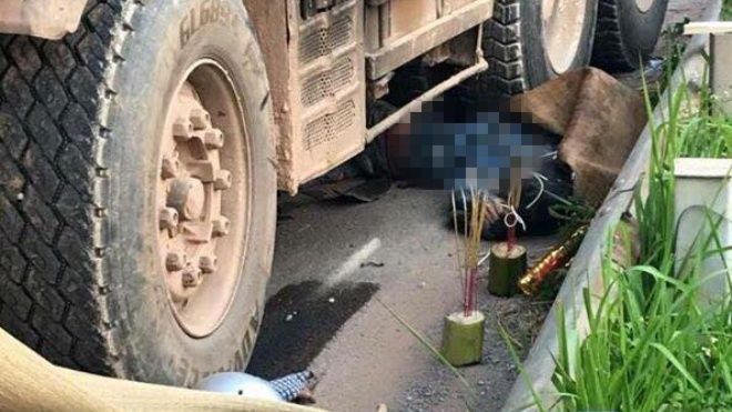 Xe tải đi ngược chiều cố tình lấn làn, đâm chết 2 người ở Bắc Giang: Tài xế ra đầu thú