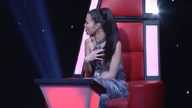 Clip: Đông Nhi bối rối khi bị Thu Minh 'tố' mê trai đẹp