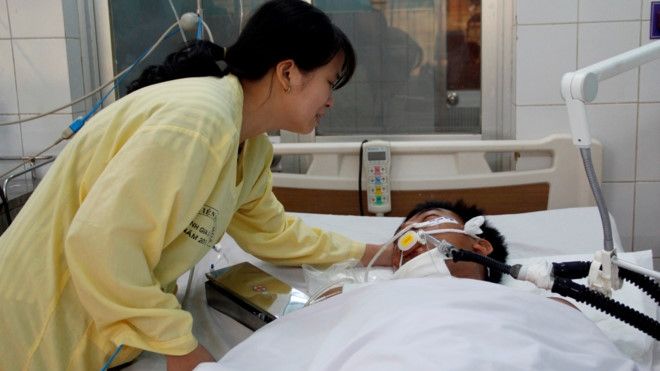 Vợ tài xế xe tải gây tai nạn làm 13 người chết thay chồng xin lỗi