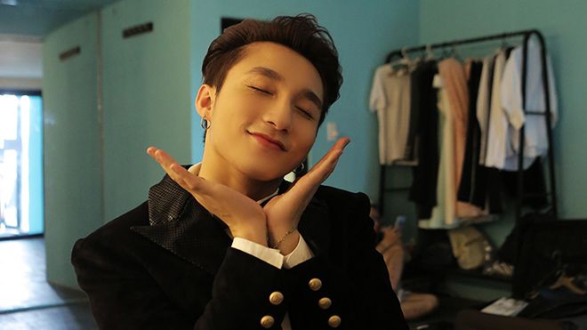 Đi trễ nhiều giờ, Sơn Tùng M-TP vẫn khiến mọi người không thể nổi giận vì quá đáng yêu