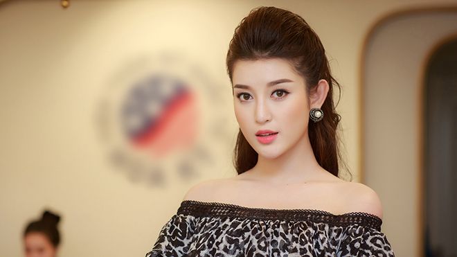 Á hậu Huyền My khoe vẻ đẹp 'không góc chết', tất bật chuẩn bị thi Miss Grand International 2017