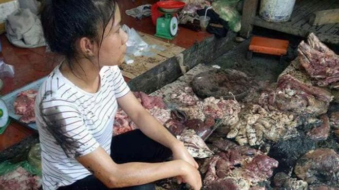 Người bán thịt lợn kể lại phút bị đổ dầu luyn lên người