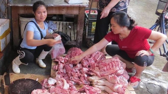 Chị bán thịt lợn bị hắt luyn bẩn lên tiếng về việc bị cấm bán ở chợ