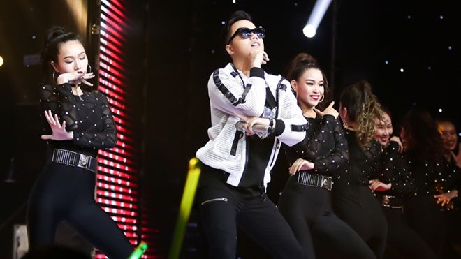 Anh Đức học trò Thu Minh hát 'Moves Like Jagger' phá cách với vũ điệu 'Gangnam style' đốt nóng The Voice