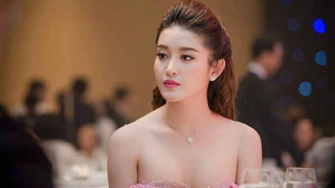 Tức giận vì cho rằng Huyền My chơi trò 'tiểu nhân', cô gái T.H quyết định mở lại status tố cáo sau khi đã ẩn