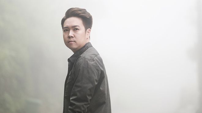 Lê Hiếu liên tục gặp khó khăn vì trời mưa khi quay MV Ngày mai sẽ khác