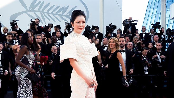 Bận rộn Liên hoan phim Cannes, Lý Nhã Kỳ nghẹn ngào xin lỗi gia đình vì vắng mặt trong ngày giỗ cha