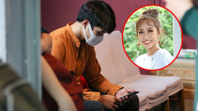 Bạn trai Anh Tú mang khẩu trang, lặng lẽ ngồi một góc chờ Diệu Nhi