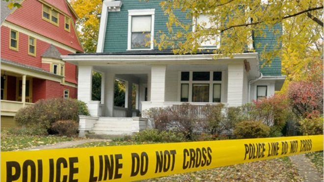 Bí ẩn câu chuyện người phụ nữ ở chung nhà với 3 tử thi suốt vài chục năm ròng