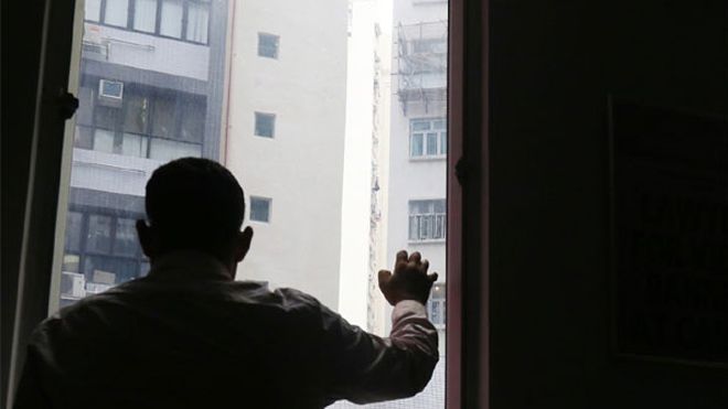 Vén màn cuộc sống của những người chồng nô lệ ở Hong Kong