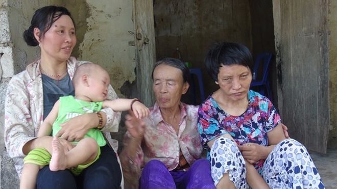 Số phận đắng cay của người phụ nữ chấp nhận kiếp chồng chung, một mình nuôi 4 mảnh đời bất hạnh