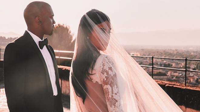 Kim Kardashian - Kanye West tung clip hôn nhau thắm thiết kỷ niệm 3 năm ngày cưới