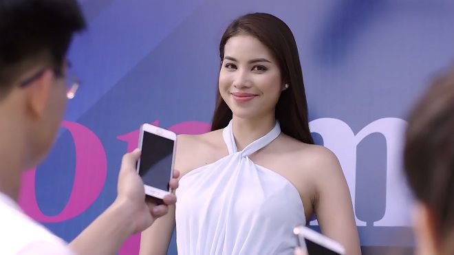 Phạm Hương lạ lẫm trong phim ngắn mới