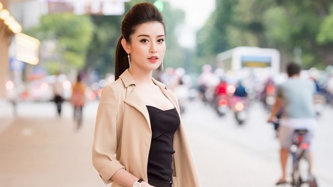 Chẳng váy áo lộng lẫy, Huyền My vẫn đẹp hút hồn thế này!