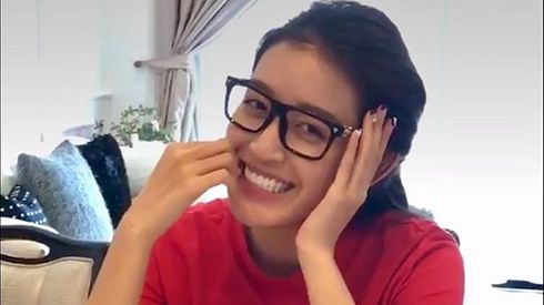 Á hậu Huyền My để mặt mộc, miệt mài học tiếng Anh để chuẩn bị cho Miss Grand International 2017