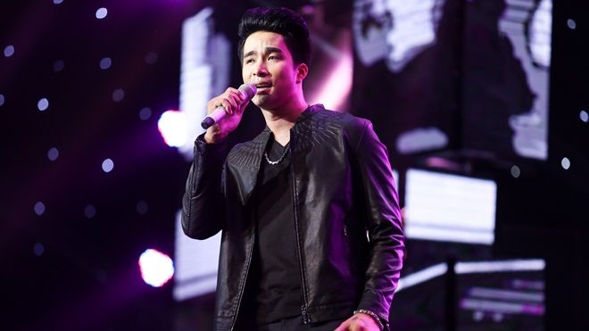 'Nam thần Bolero' - Mạnh Đồng khiến khán giả 'say như điếu đổ' với hình ảnh 'phủi bụi' hát Bolero