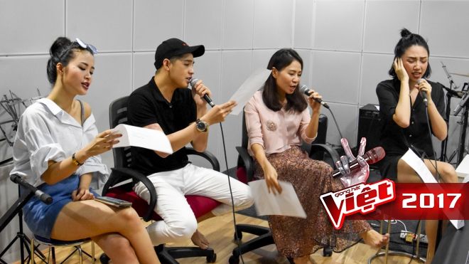 Đột nhập phòng tập màn hoà giọng 'có một không hai' của bộ tứ HLV trước Chung kết The Voice 2017
