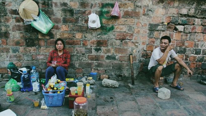 Trà đá vỉa hè, thức uống bình dị khiến người Hà Nội 'không vội được đâu'