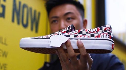 BST mới của SupremexVans: Giá hơn 4 triệu để mua 'siêu phẩm', bạn có chịu bỏ tiền?