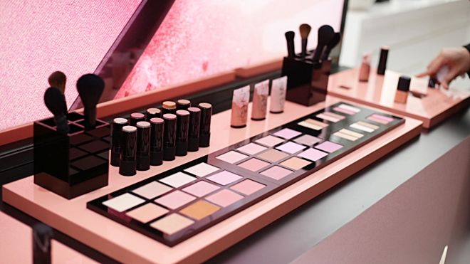 Không chỉ H&M, NARS cũng đã 'cập bến' Việt Nam, về 'nhà chung' Vincom