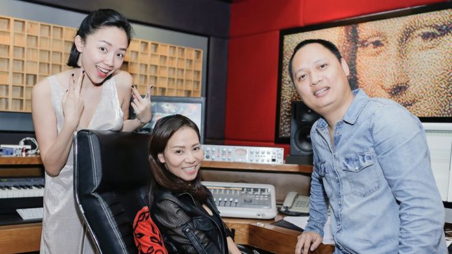 Thu Minh thức đến tận khuya tập cùng Tóc Tiên ở phòng thu của Nguyễn Hải Phong