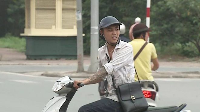 Tông xe vào người phụ nữ lớn tuổi, nam thanh niên giả vờ đổ lỗi rồi lao xe bỏ trốn