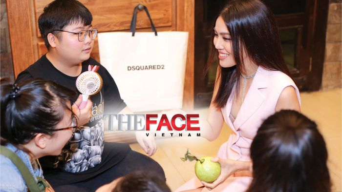 Được fan chăm sóc tận nơi, Lan Khuê đích thị là HLV hạnh phúc nhất The Face 2017