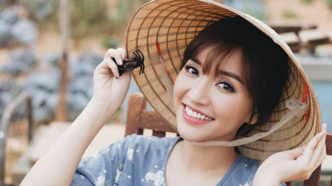 Bích Phương tự nhận mình là người sâu sắc nhưng lại không thích gấp quần áo và rửa bát