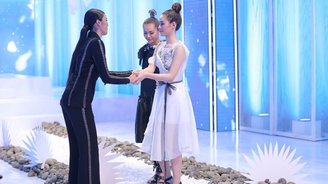 Yêu cầu thí sinh catwalk lại rồi loại đi người làm tốt hơn, Lan Khuê liệu có đang mâu thuẫn?
