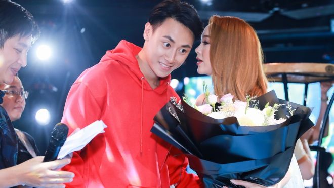 Minh Hằng tiết lộ uống rượu cho say để đóng 'cảnh nóng' cùng Rocker Nguyễn