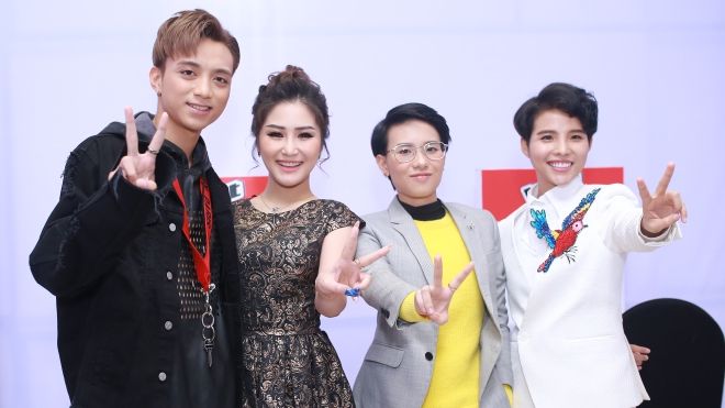 Mỗi người một vẻ, bộ tứ HLV The Voice Kids 2017 xuất hiện trẻ trung trong ngày đầu ghi hình