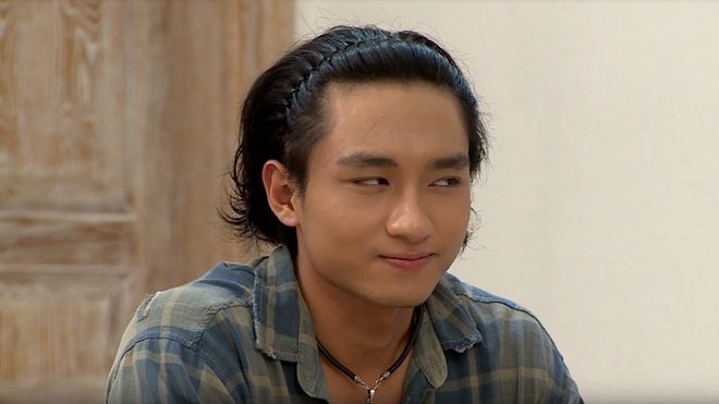 Hậu trường The Face: 'Chỉnh' host lỗi nói nhầm, Lan Khuê nhận ngay một cái lườm xéo xắt từ Hữu Vi