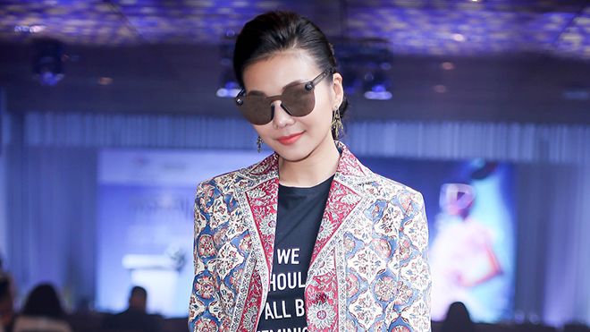 Chẳng cần lộng lẫy, Thanh Hằng vẫn luôn toát lên phong thái đúng chuẩn của một ngôi sao