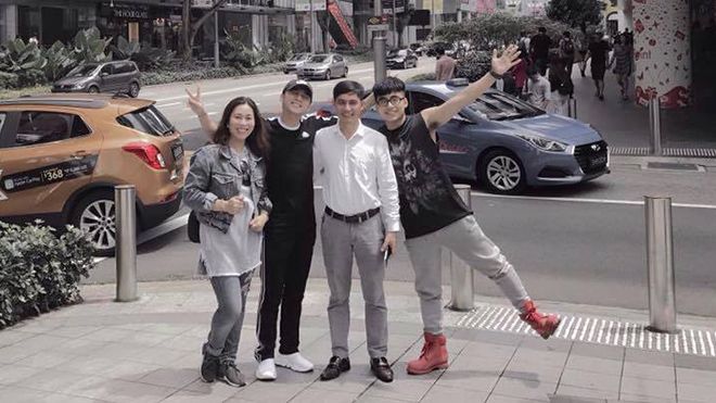 Sau thành công fanmeeting, Sơn Tùng tự thưởng đi du lịch Singapore cùng cả gia đình