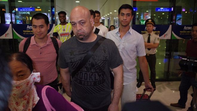 Võ sư Flores đến võ đường Vịnh Xuân ngay trong đêm, chờ ngày gặp ông Huỳnh Tuấn Kiệt