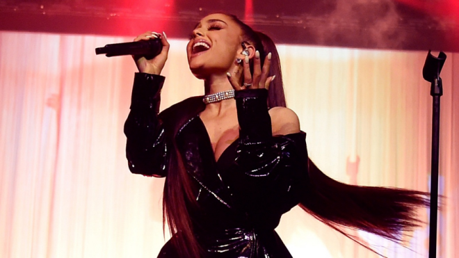 Thực hư chuyện hãng xe máy Yamaha Grande tặng vé miễn phí đến show Ariana Grande?