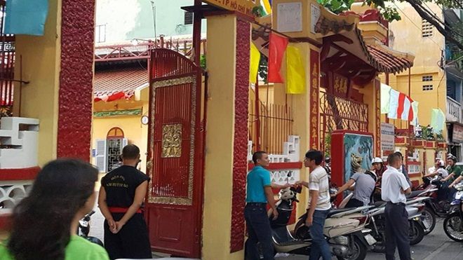 Võ sư Huỳnh Tuấn Kiệt cử em trai đón tiếp cao thủ Flores