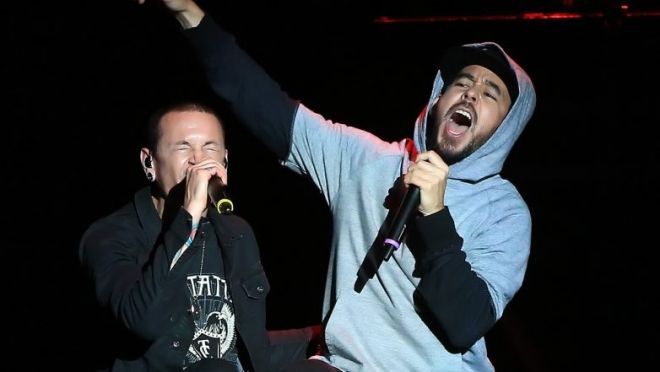 Trưởng nhóm Linkin Park thắt lòng xác nhận 'người anh em' Chester Bennington đã qua đời!