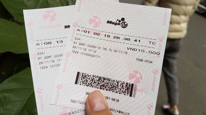 Người trúng 131 tỷ đồng xổ số Vietlott đã đến nhận giải