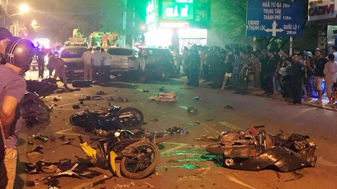 13 xe tông nhau liên hoàn trong đêm: Ít nhất 2 người chết, 10 người bị thương