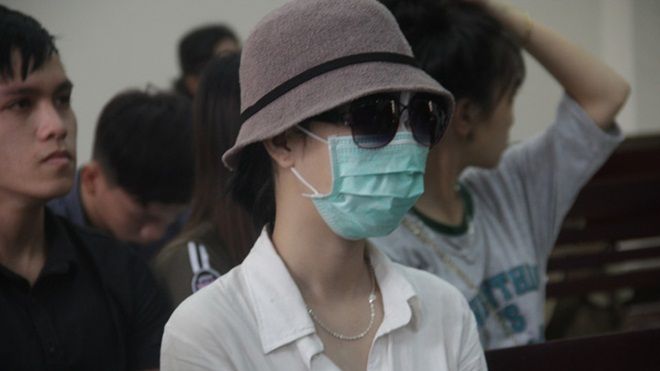 Nữ sinh thuê người tạt axit bạn tình đồng tính lãnh án