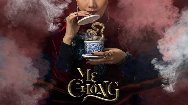 Thanh Hằng uống tách trà chứa rắn độc trên poster ‘Mẹ chồng’