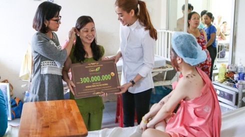 Trương Ngọc Ánh bức xúc khi bị tố “xù” tiền từ thiện 300 triệu đồng