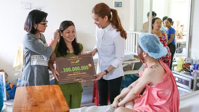 Vụ Trương Ngọc Ánh bị tố 'quỵt' 300 triệu tiền từ thiện: Được hỗ trợ gói phẫu thuật thẩm mỹ nhưng lại muốn đòi tiền mặt?